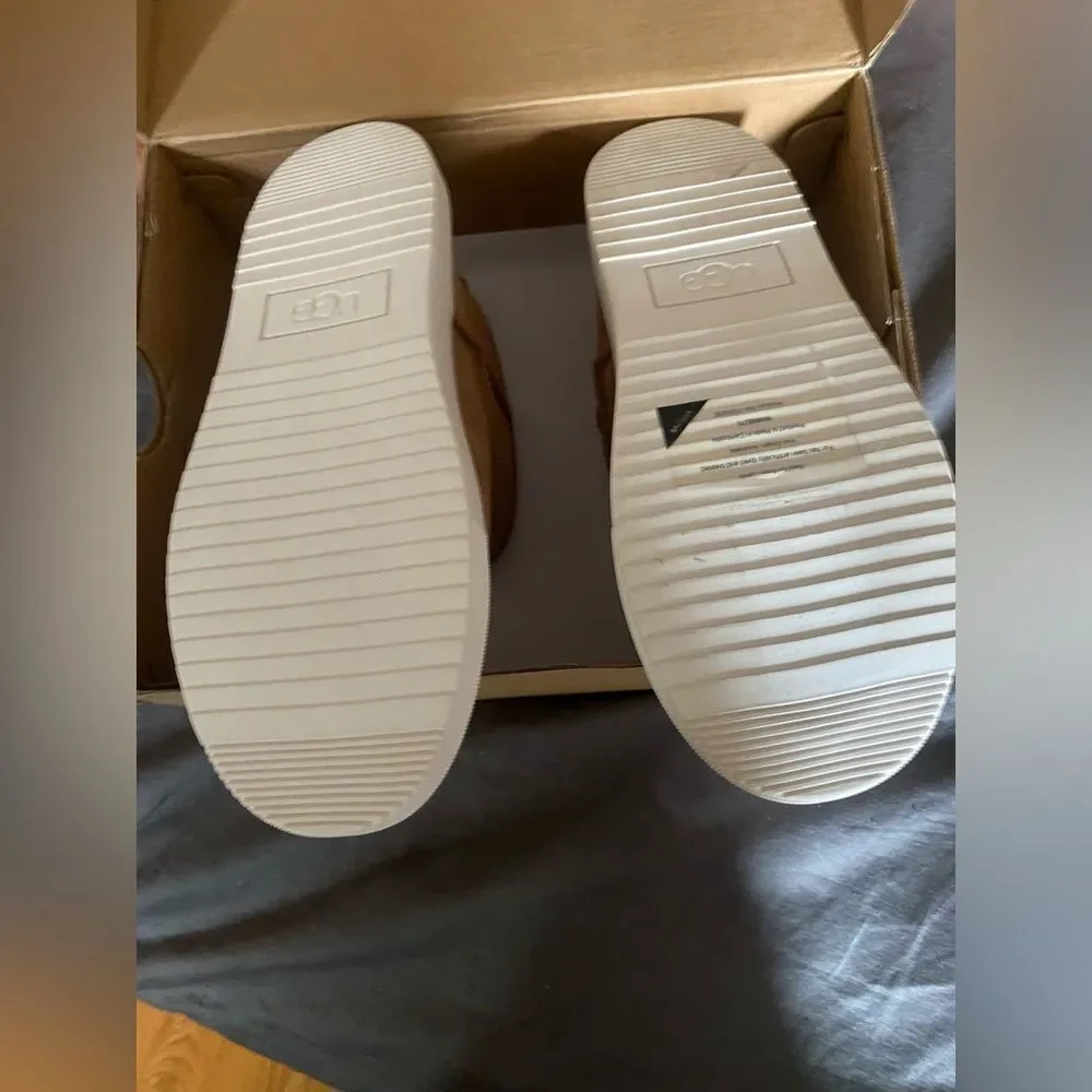 UGG
Alameda Mini Boot - Picture 6 of 7